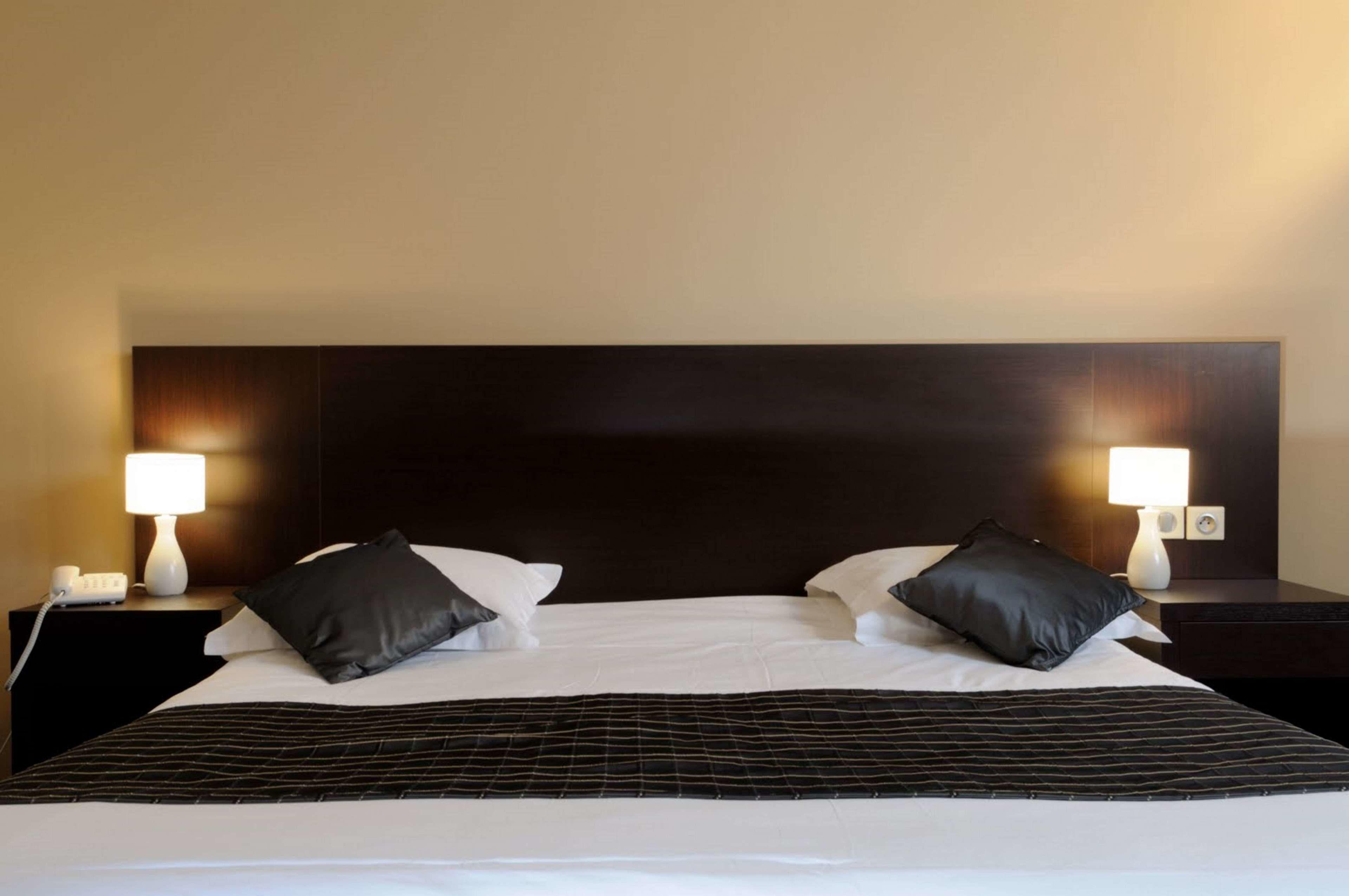 Sowell Hotels Domaine De La Petite Isle Л'Иль-сюр-ла-Сорг Экстерьер фото