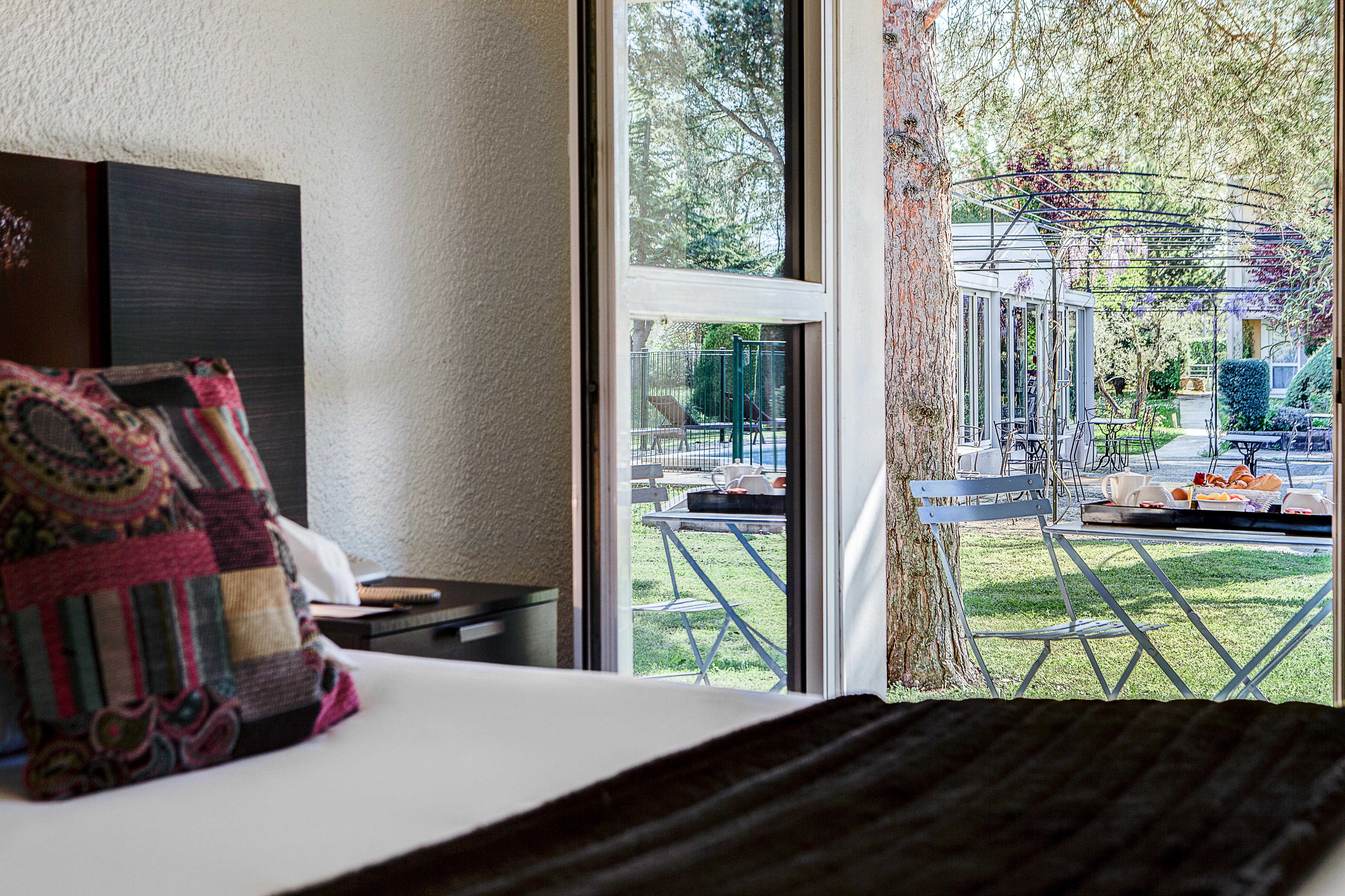 Sowell Hotels Domaine De La Petite Isle Л'Иль-сюр-ла-Сорг Экстерьер фото