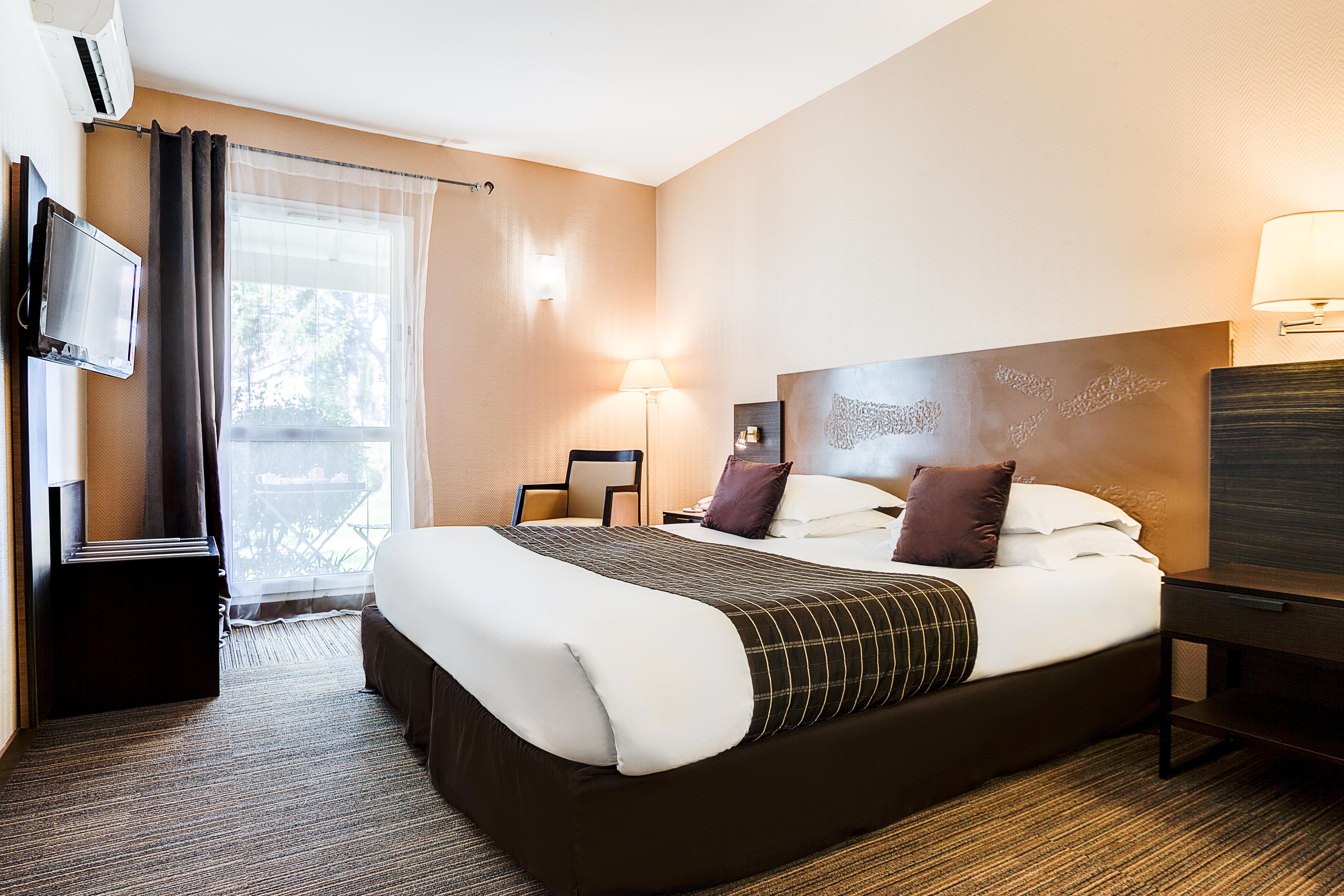 Sowell Hotels Domaine De La Petite Isle Л'Иль-сюр-ла-Сорг Экстерьер фото