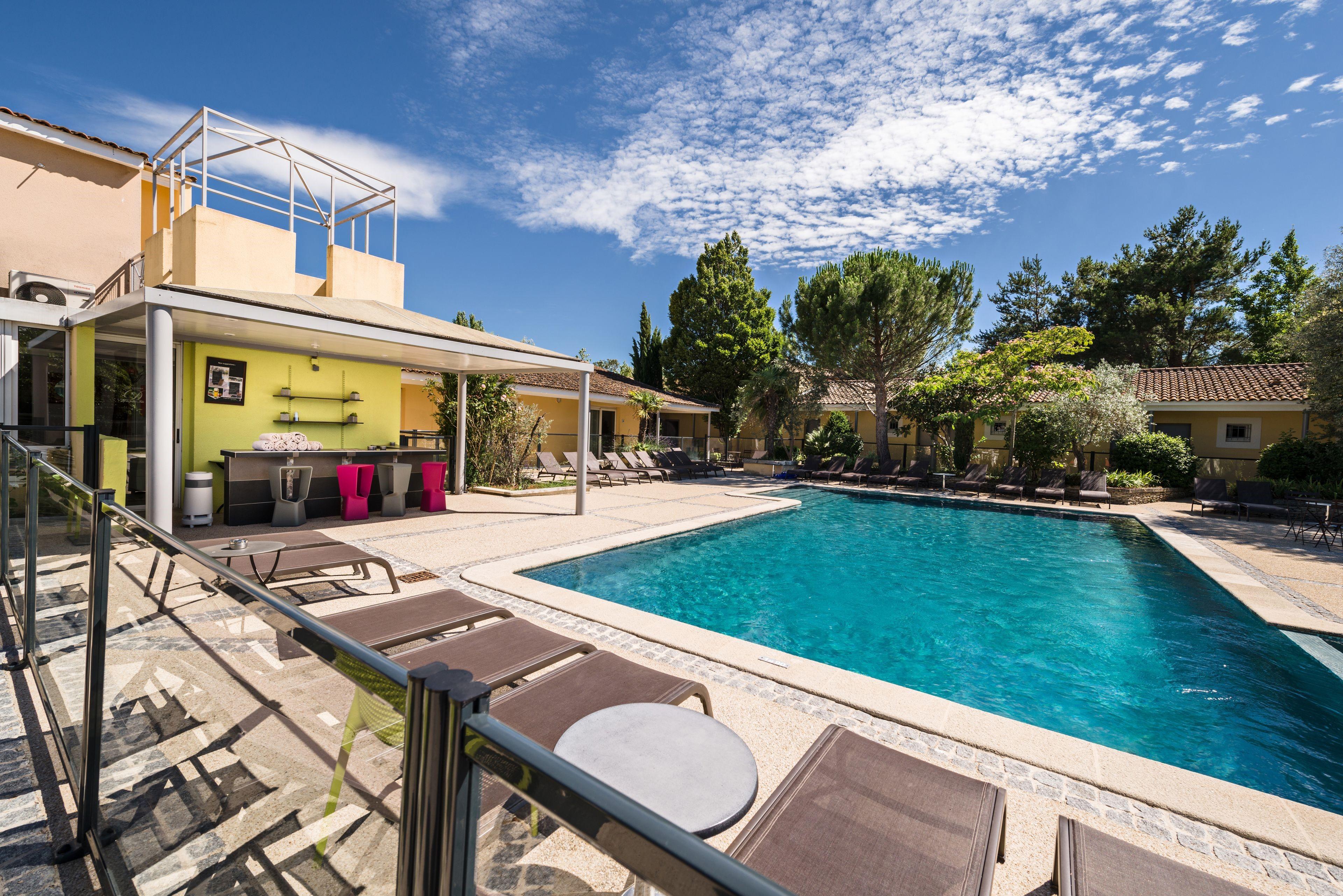 Sowell Hotels Domaine De La Petite Isle Л'Иль-сюр-ла-Сорг Экстерьер фото