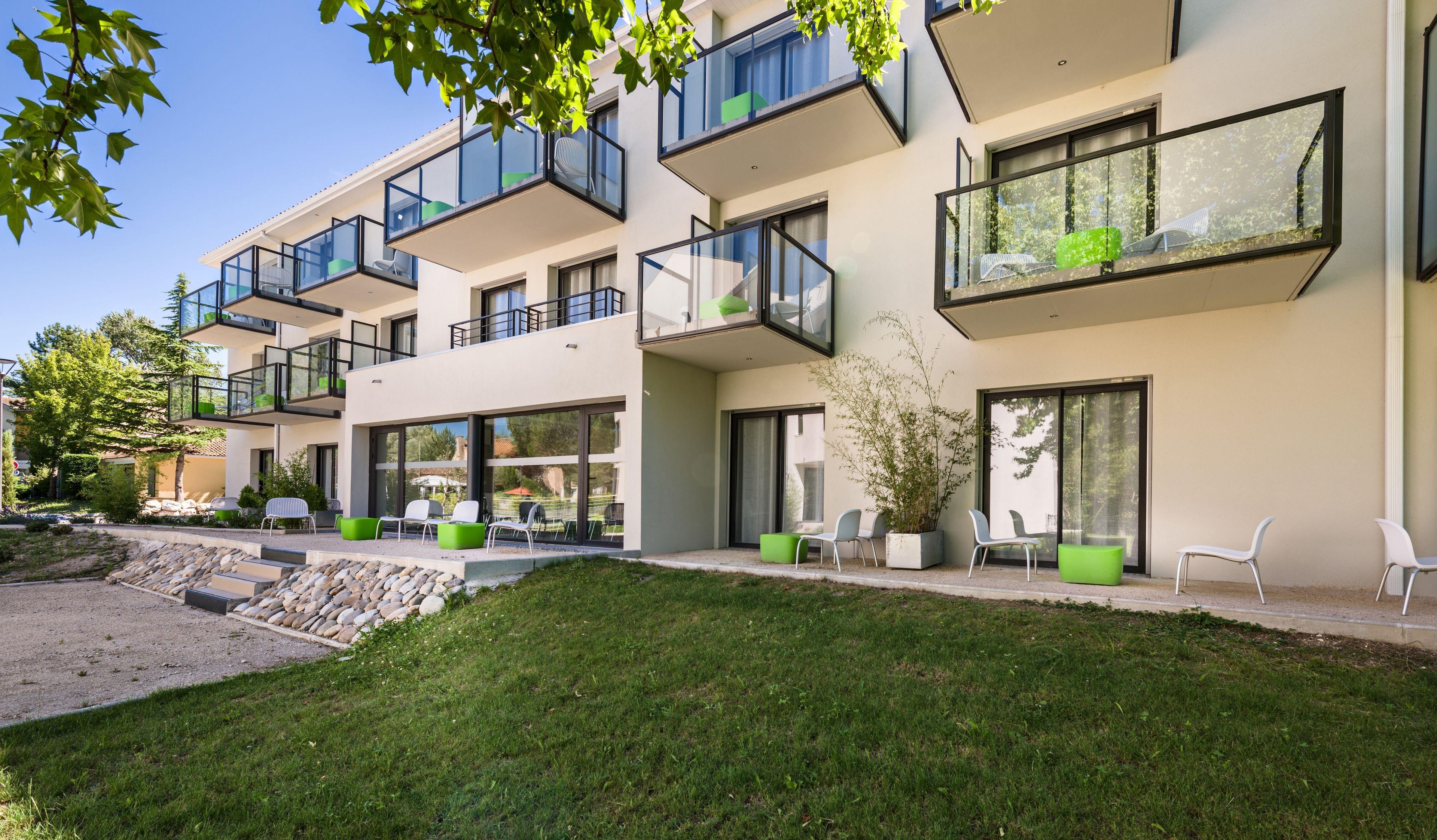 Sowell Hotels Domaine De La Petite Isle Л'Иль-сюр-ла-Сорг Экстерьер фото