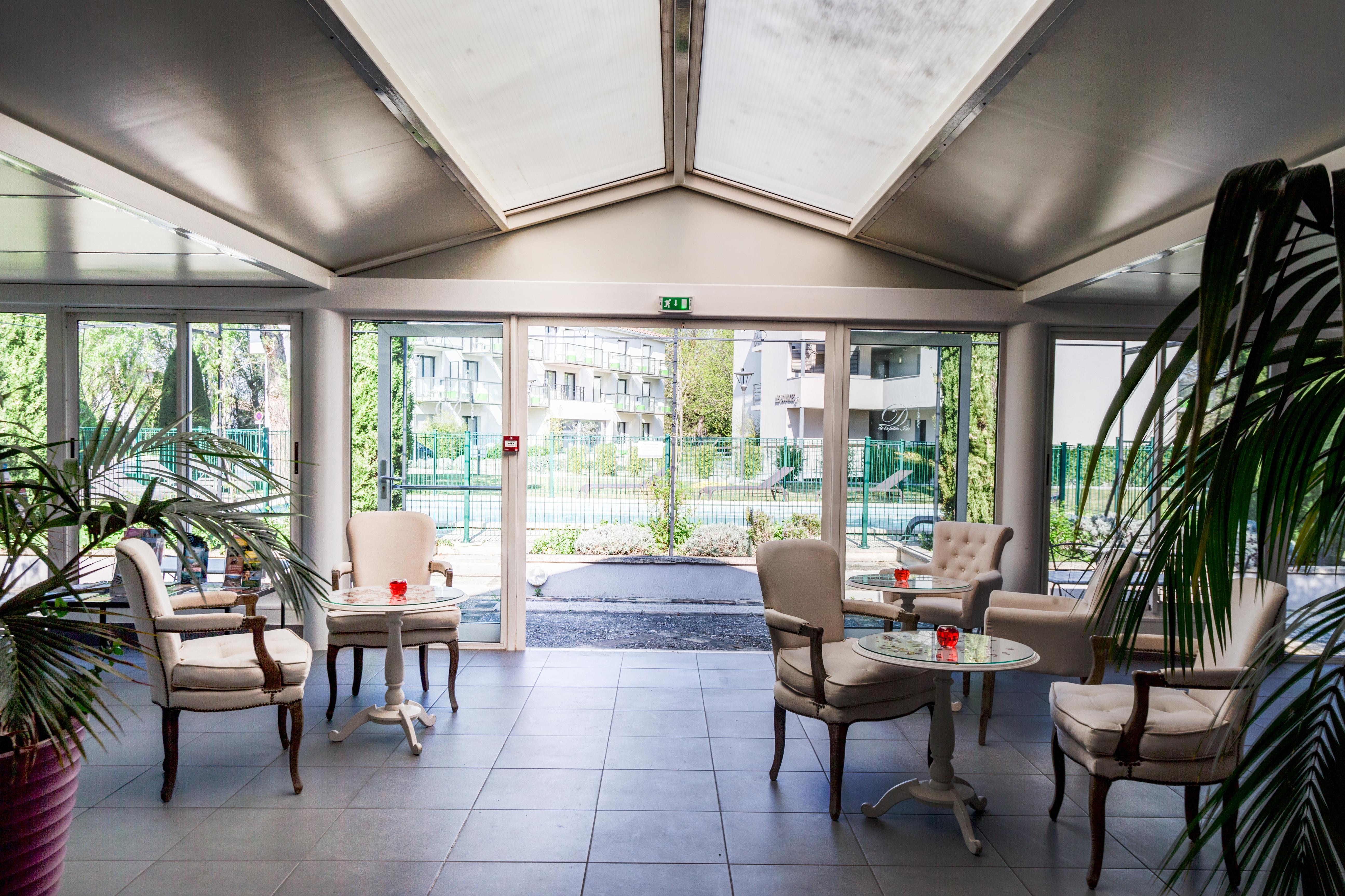 Sowell Hotels Domaine De La Petite Isle Л'Иль-сюр-ла-Сорг Экстерьер фото