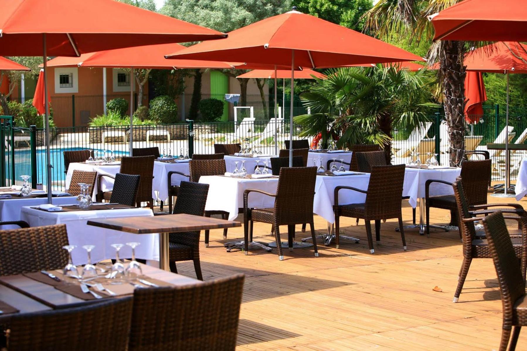 Sowell Hotels Domaine De La Petite Isle Л'Иль-сюр-ла-Сорг Экстерьер фото