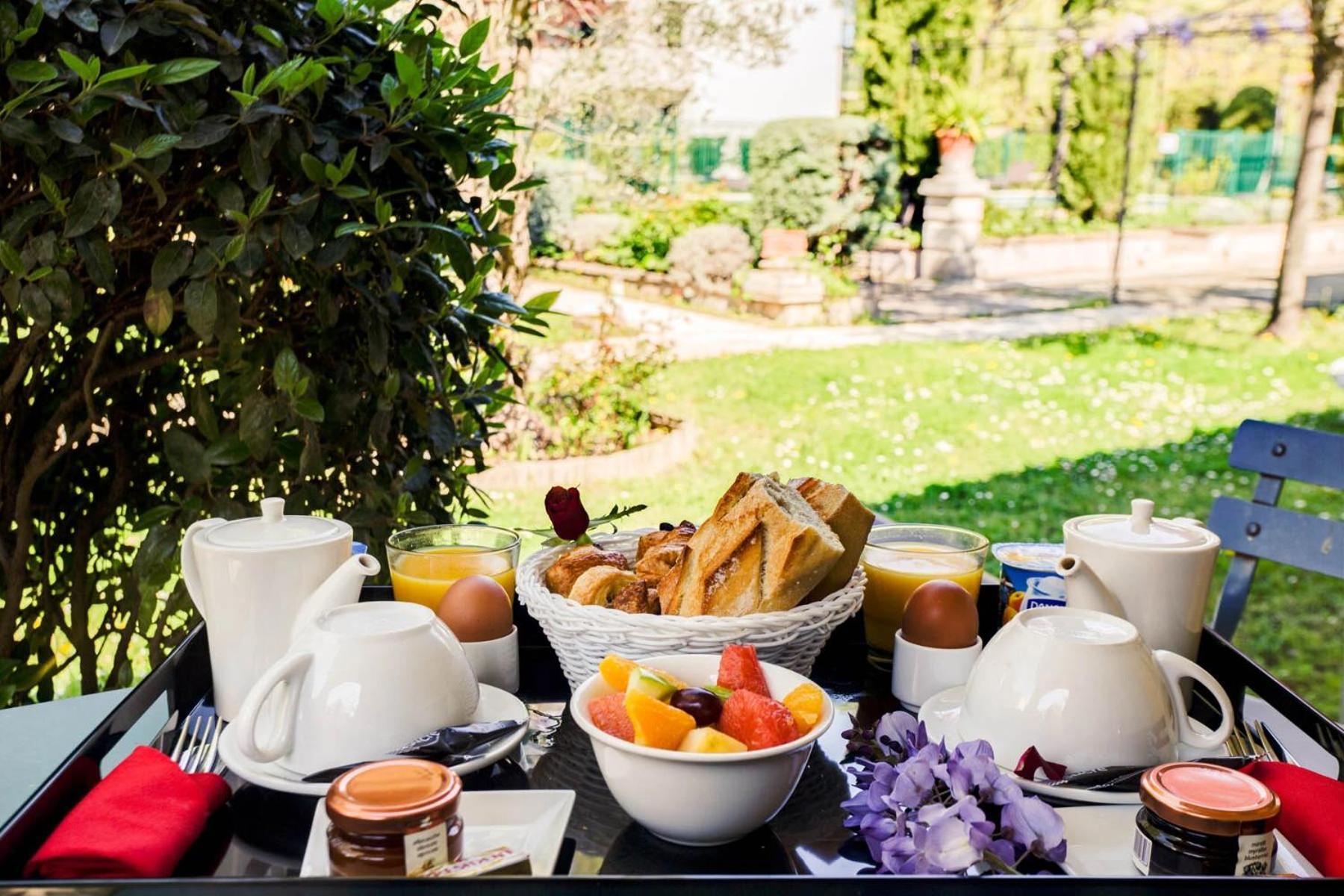 Sowell Hotels Domaine De La Petite Isle Л'Иль-сюр-ла-Сорг Экстерьер фото