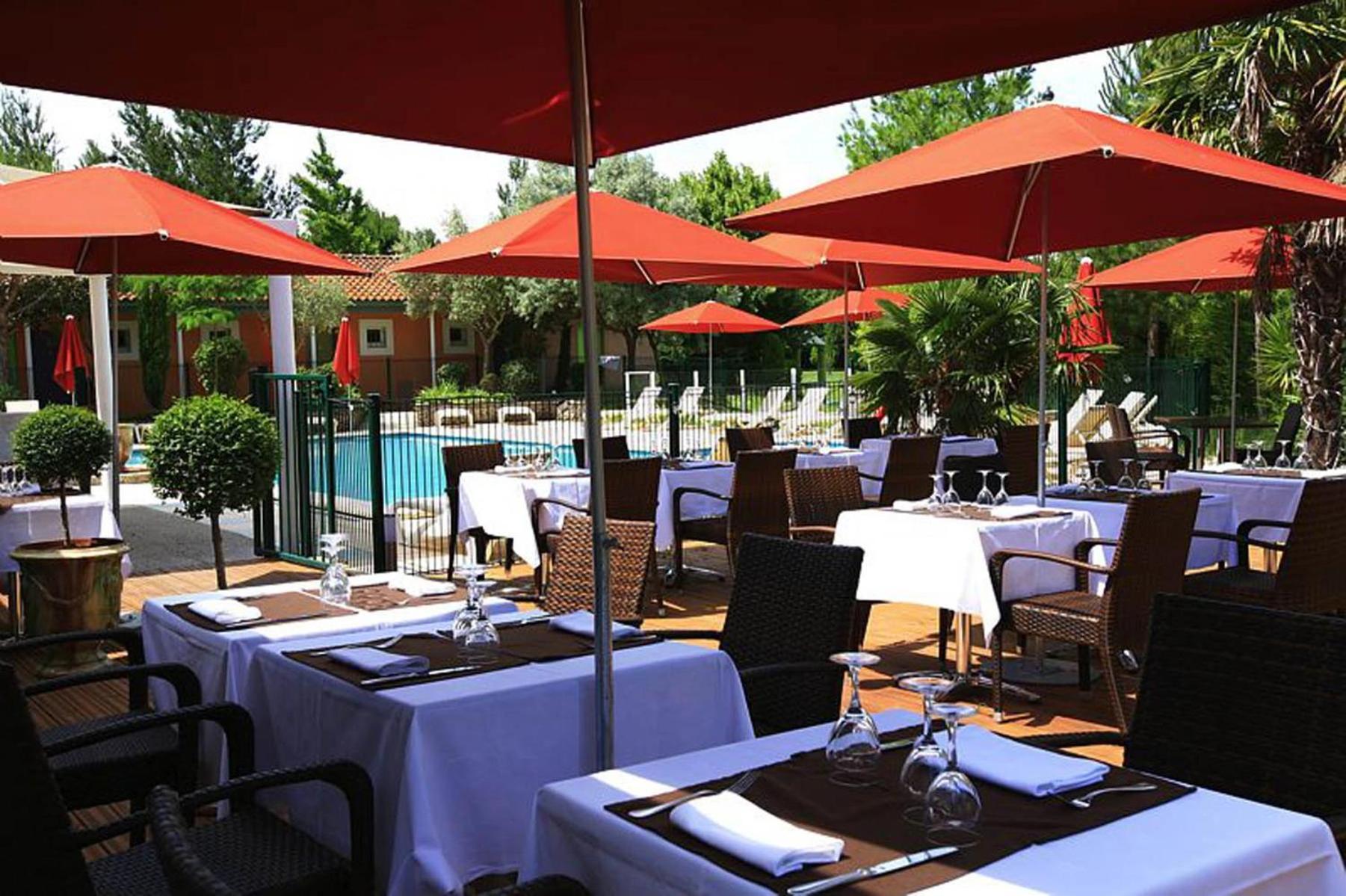 Sowell Hotels Domaine De La Petite Isle Л'Иль-сюр-ла-Сорг Экстерьер фото