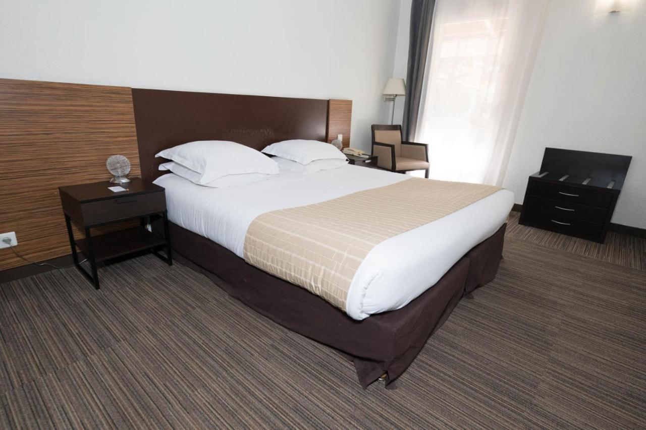 Sowell Hotels Domaine De La Petite Isle Л'Иль-сюр-ла-Сорг Экстерьер фото